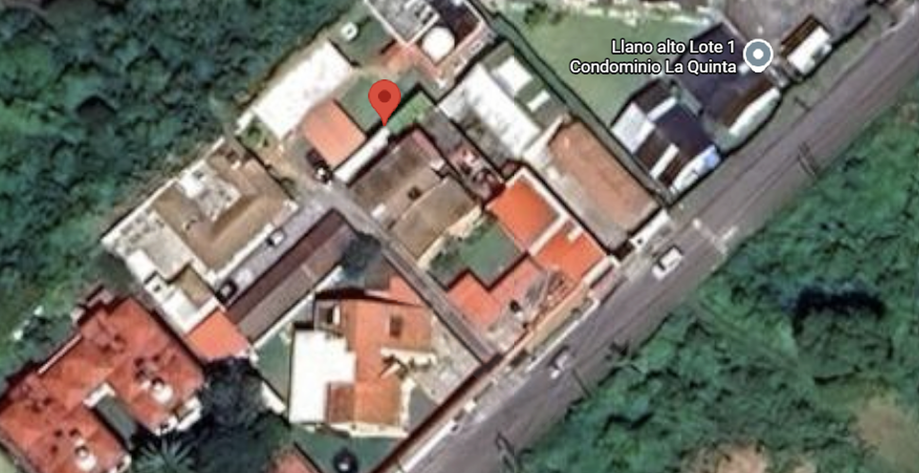 VENTA DE AMPLIA CASA CON APTO. INDEPENDIENTE – LLANO ALTO, KM 19.8 CES
