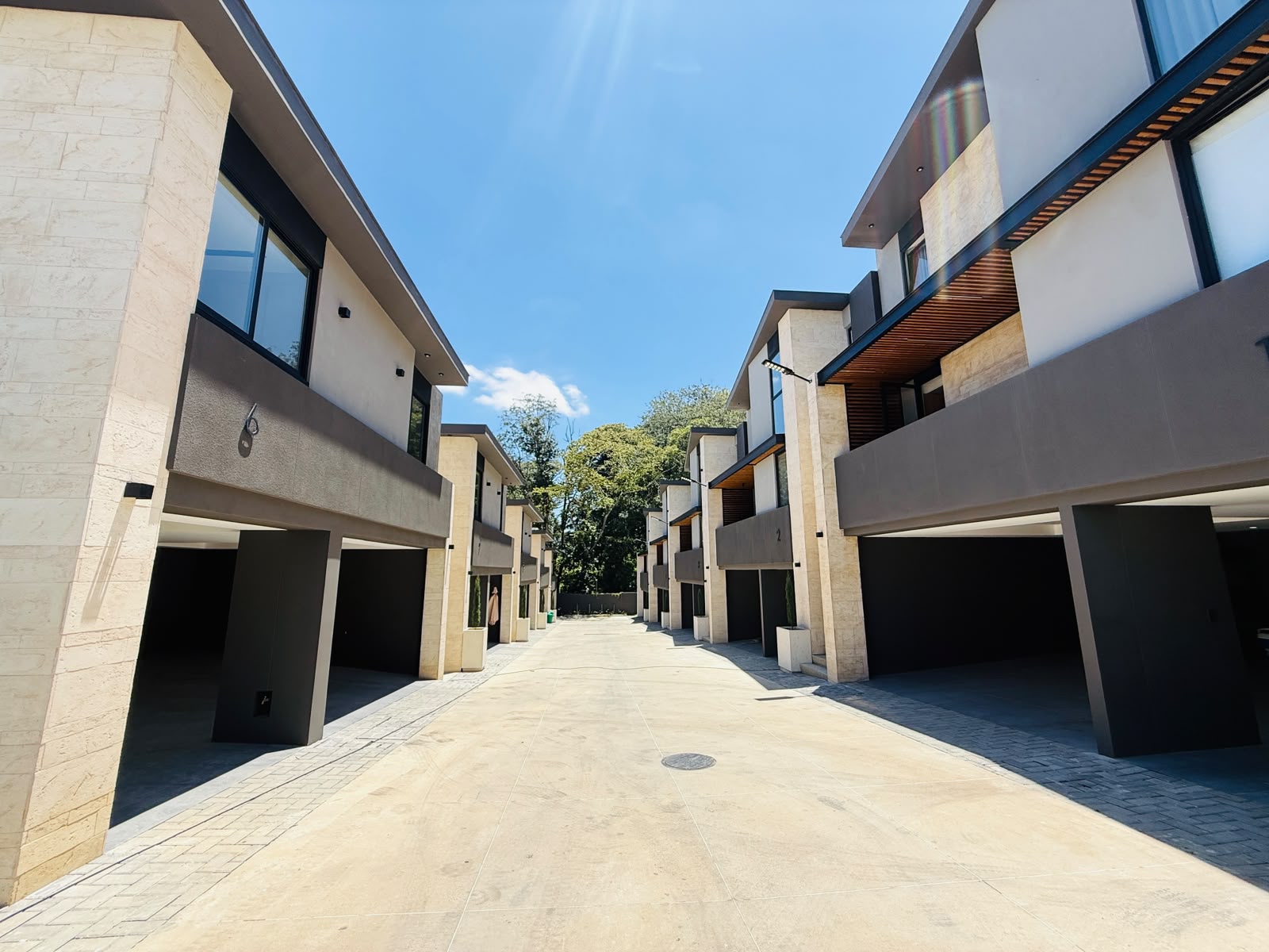 ALQUILER DE HERMOSA CASA PARA ESTRENAR – ARUNA, KM 9 CES
