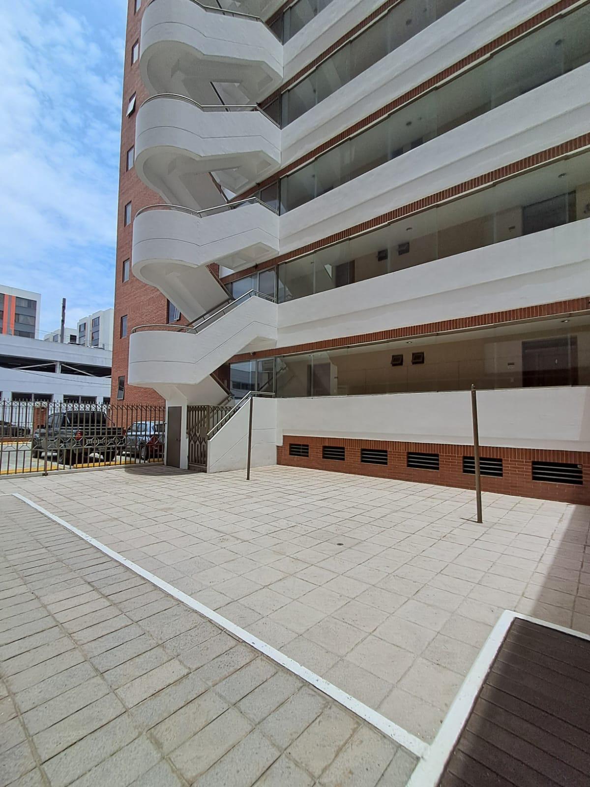 ALQUILER DE CÉNTRICO APARTAMENTO – JARDINES DEL ACUEDUCTO, ZONA 10 - Image 1