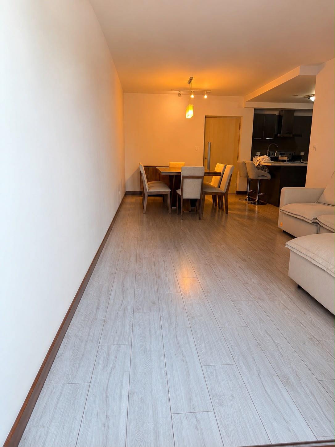VENTA Ó ALQUILER DE CÉNTRICO APARTAMENTO – VEINTI4, ZONA 10 - Image 2