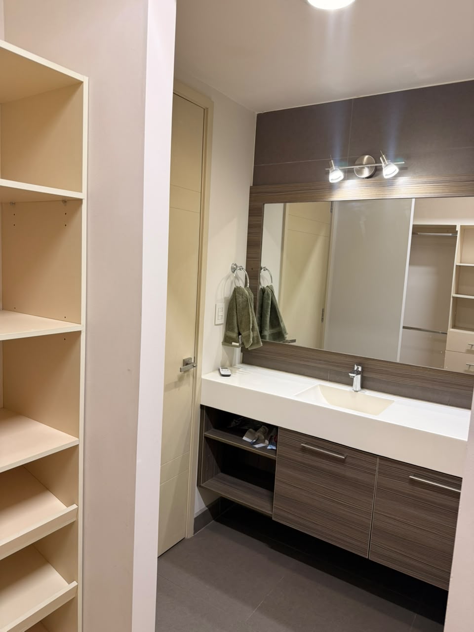 VENTA Ó ALQUILER DE CÉNTRICO APARTAMENTO – VEINTI4, ZONA 10 - Miniatura 7