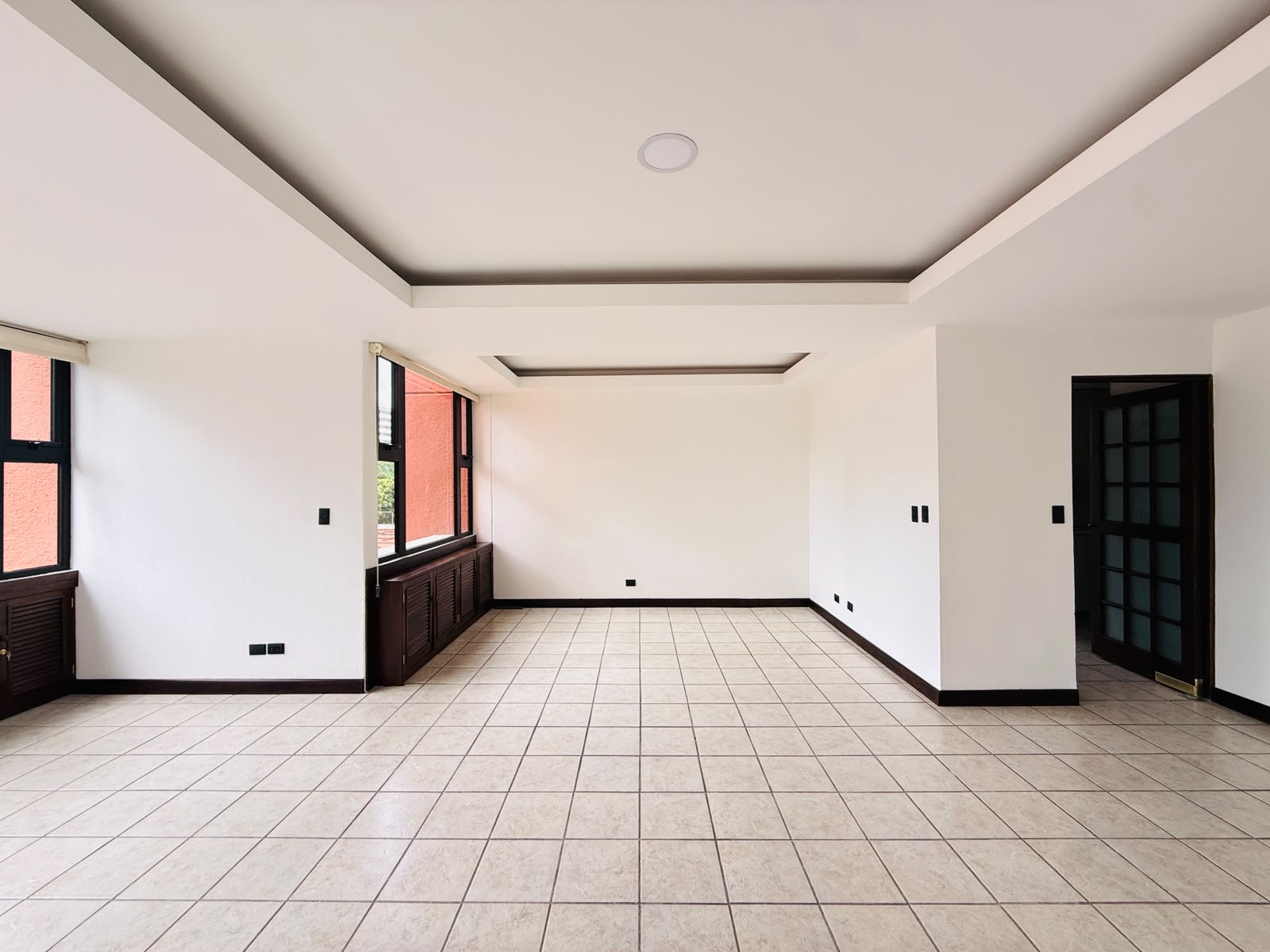 ALQUILER DE AMPLIO APARTAMENTO – VILLA REAL, ZONA 10 - Miniatura 2