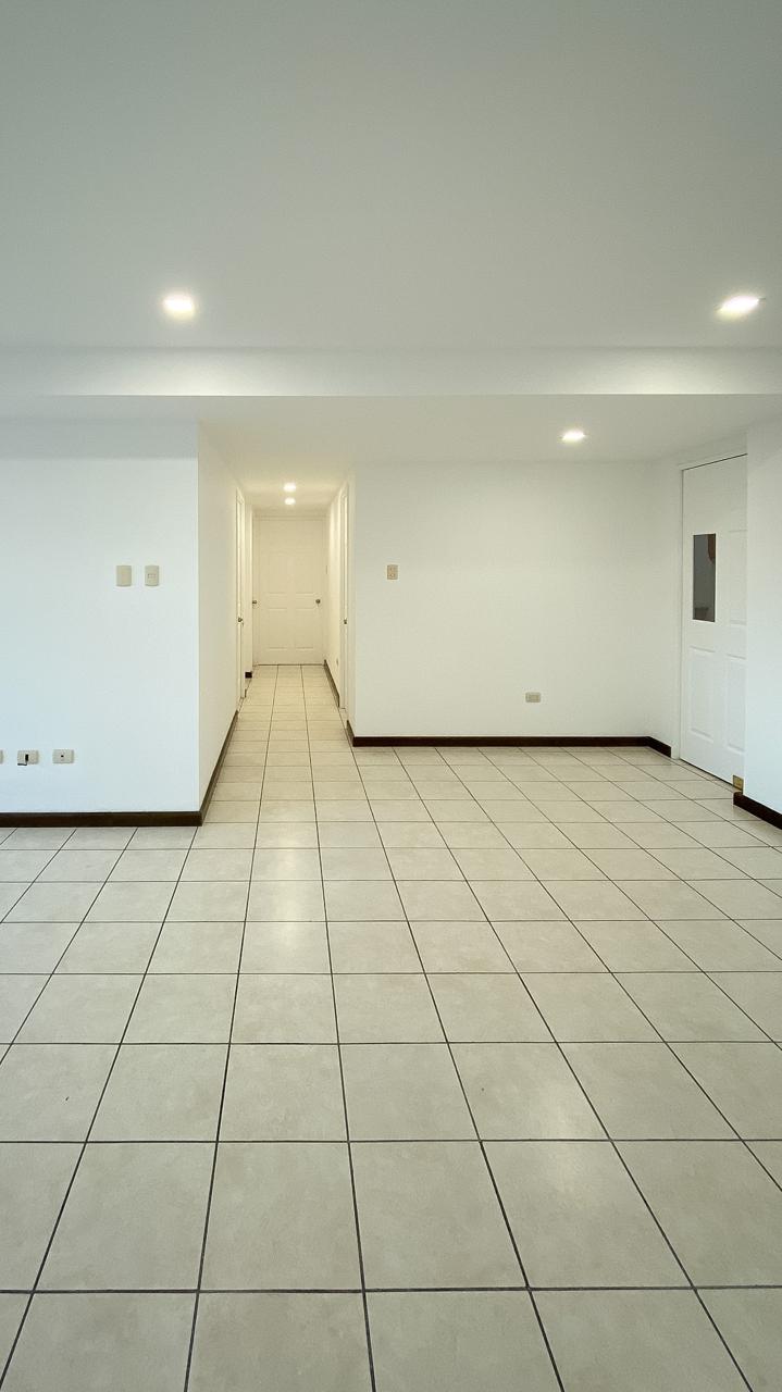 VENTA DE CÓMODO APARTAMENTO – VILLAS DE SAN ISIDRO, ZONA 16 - Image 2