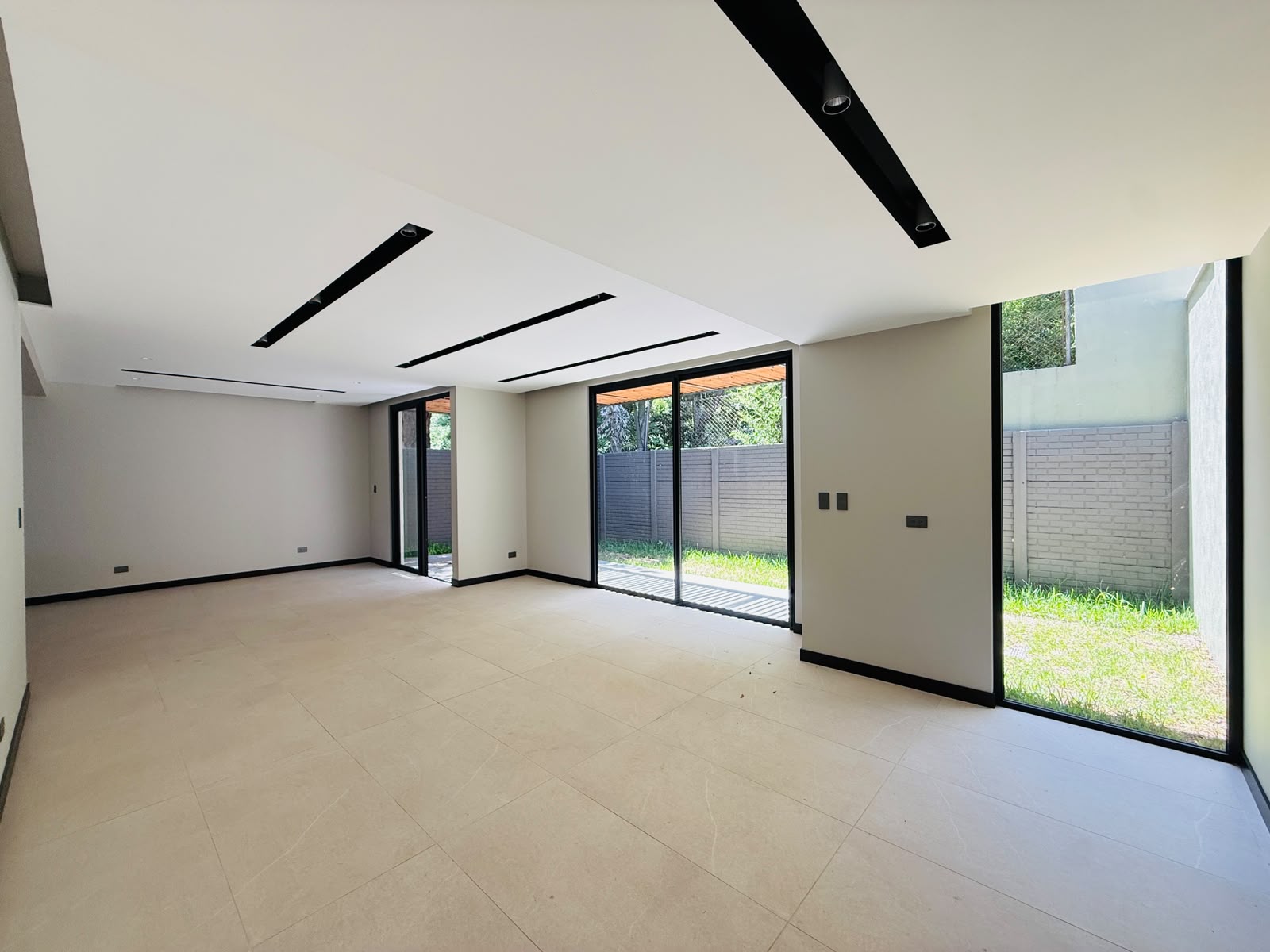 ALQUILER DE HERMOSA CASA PARA ESTRENAR – ARUNA, KM 9 CES - Image 3