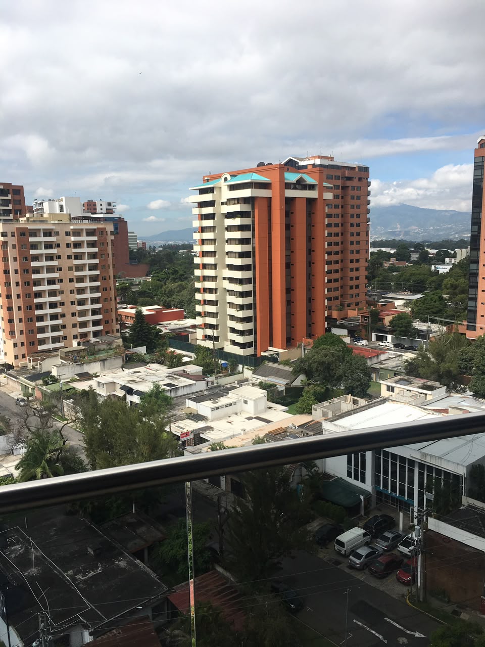 ALQUILER DE APARTAMENTO AMUEBLADO – SANTA SOFIA, ZONA 10 - Miniatura 3