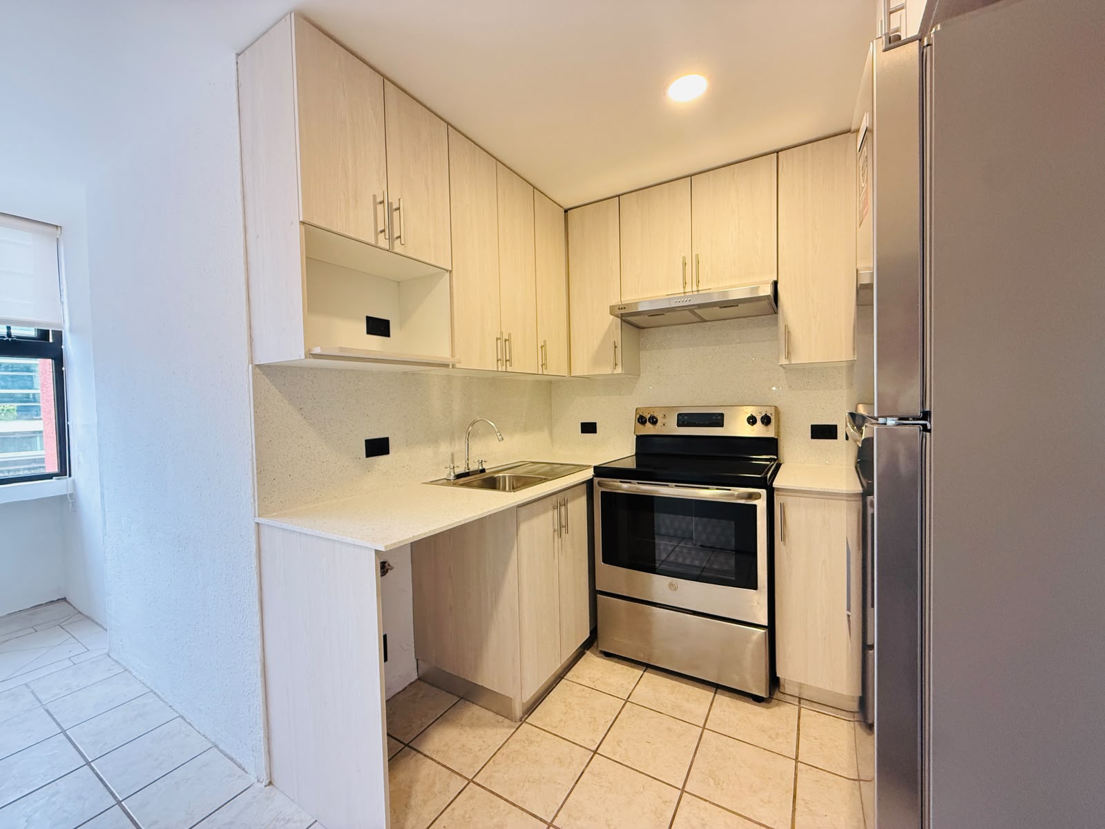ALQUILER DE AMPLIO APARTAMENTO – VILLA REAL, ZONA 10 - Miniatura 4