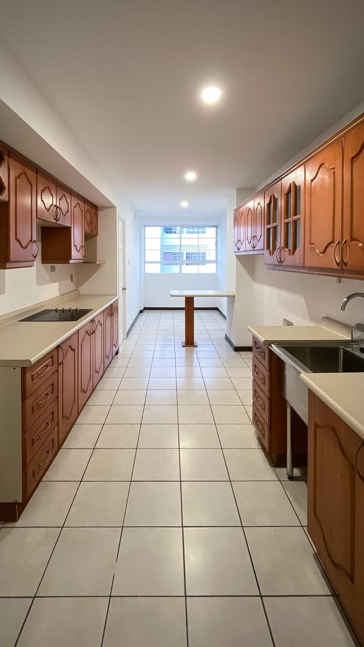 VENTA DE CÓMODO APARTAMENTO – VILLAS DE SAN ISIDRO, ZONA 16 - Image 4