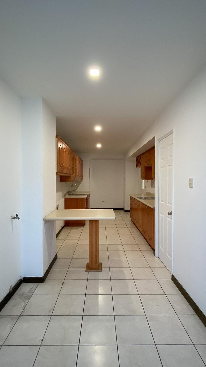 VENTA DE CÓMODO APARTAMENTO – VILLAS DE SAN ISIDRO, ZONA 16 - Image 5