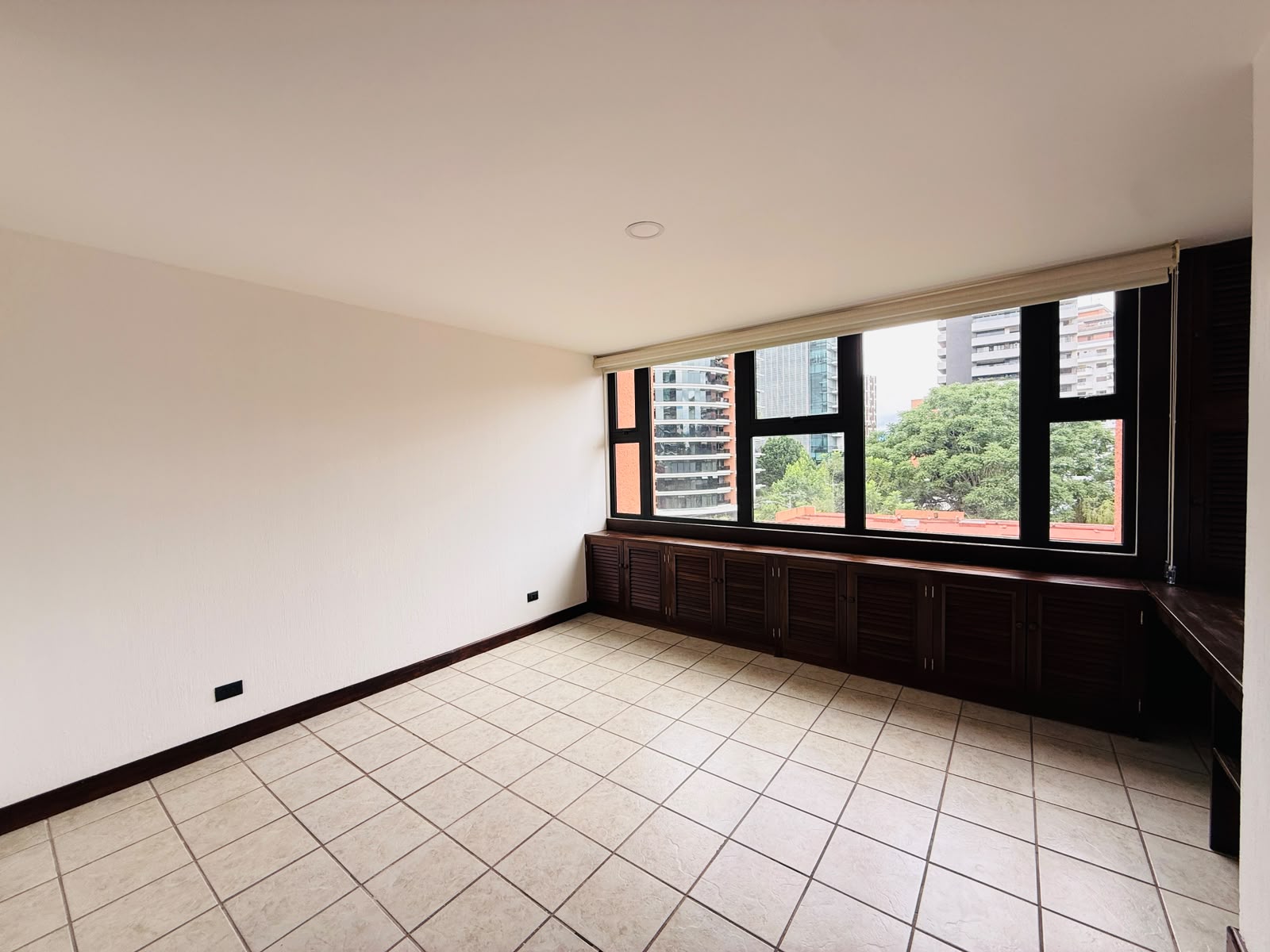 ALQUILER DE AMPLIO APARTAMENTO – VILLA REAL, ZONA 10 - Miniatura 6