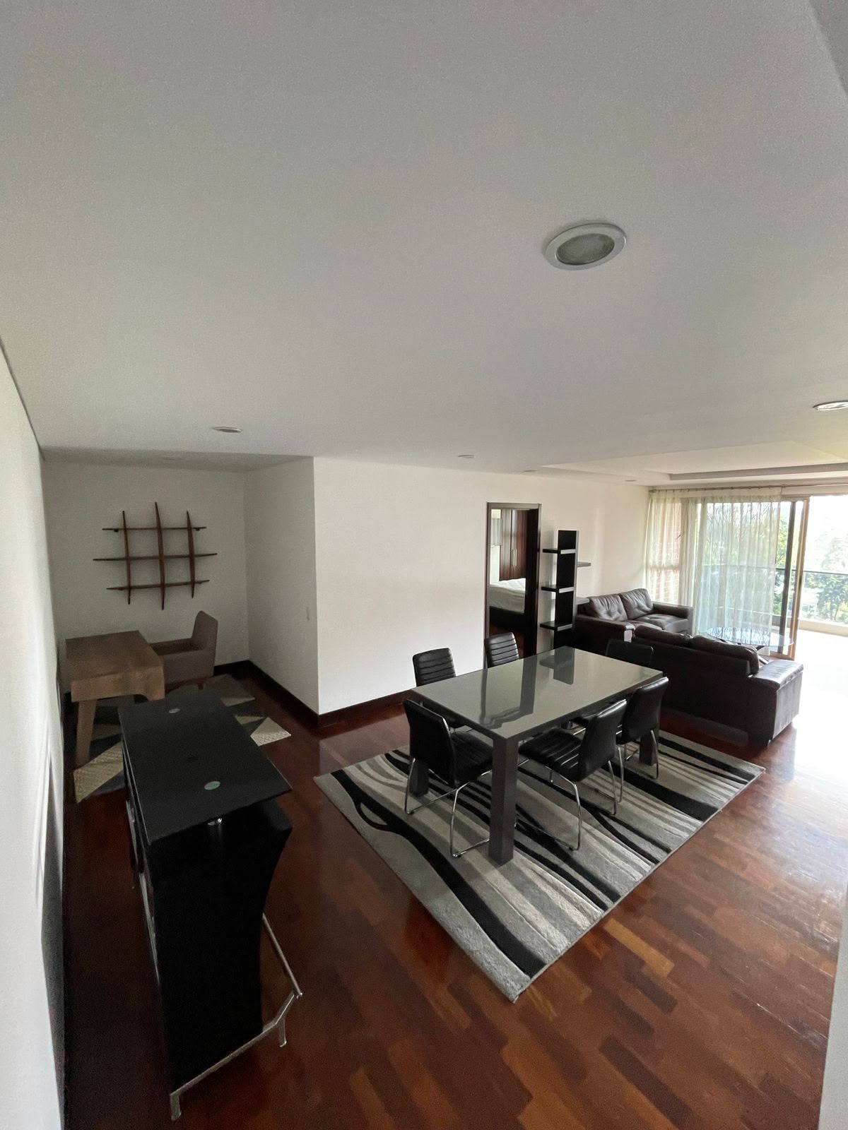 ALQUILER DE APARTAMENTO AMUEBLADO – SANTA SOFIA, ZONA 10 - Miniatura 2