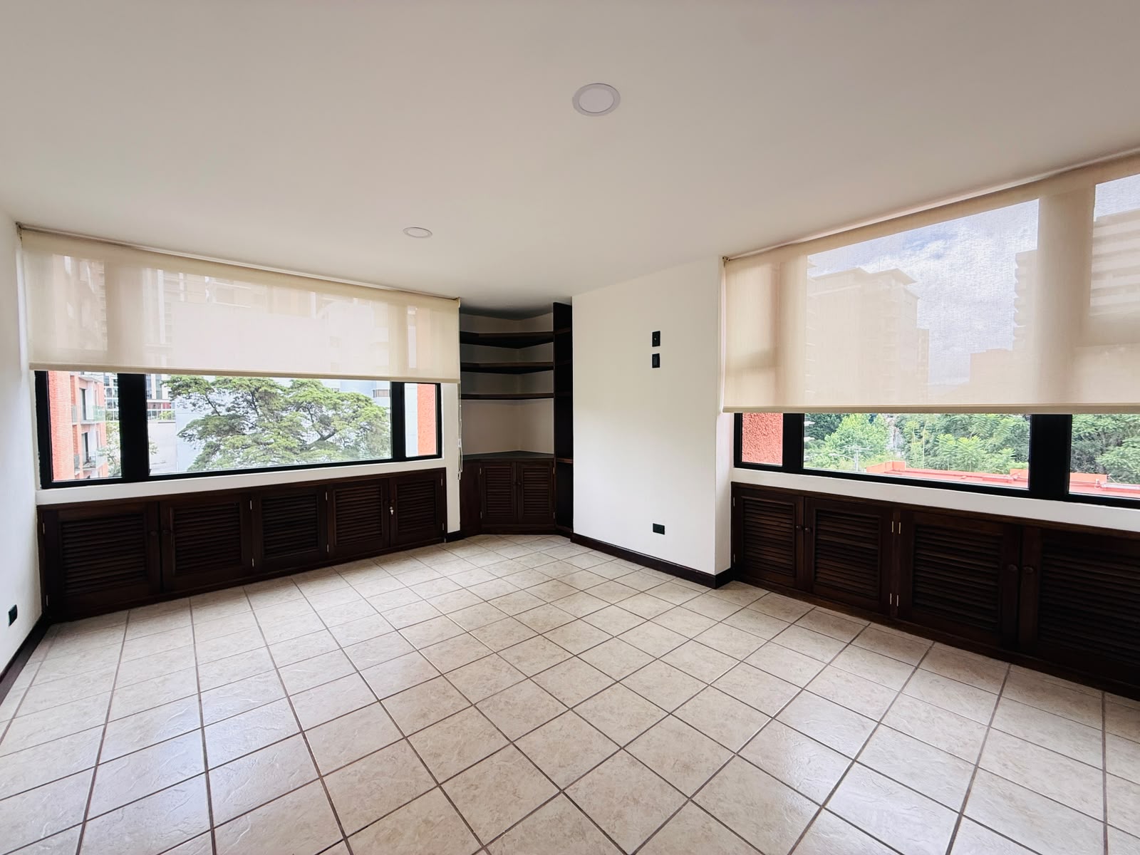ALQUILER DE AMPLIO APARTAMENTO – VILLA REAL, ZONA 10 - Miniatura 8