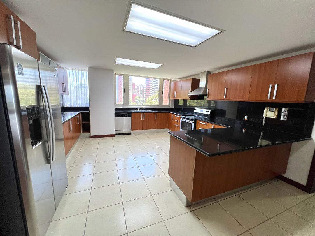 ALQUILER DE AMPLIO APARTAMENTO – MARQUÉS DEL VALLE, ZONA 14 - Miniatura 7
