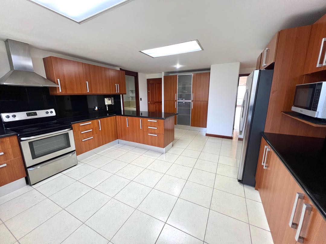 ALQUILER DE AMPLIO APARTAMENTO – MARQUÉS DEL VALLE, ZONA 14 - Miniatura 8
