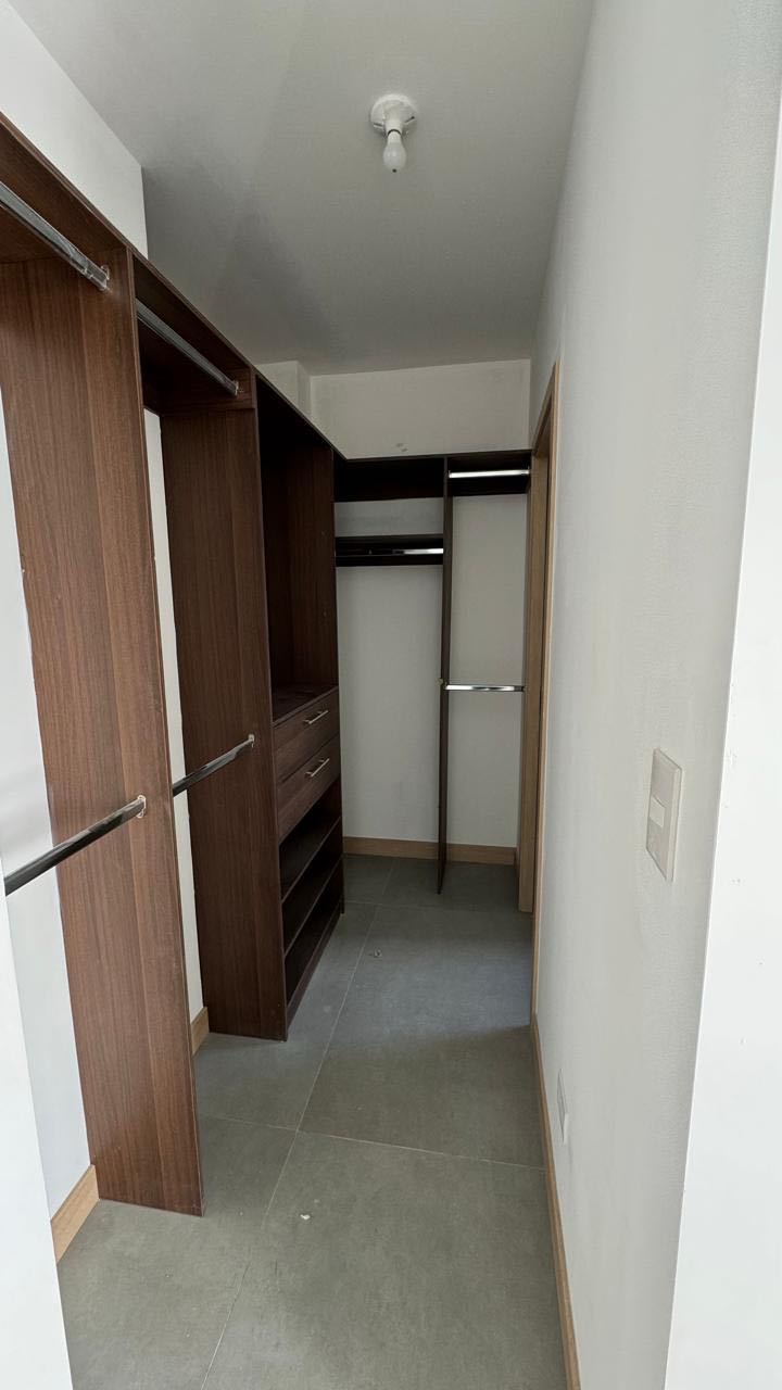 ALQUILER DE MODERNO Y CÉNTRICO APARTAMENTO – BONA 10, ZONA 10 - Image 4