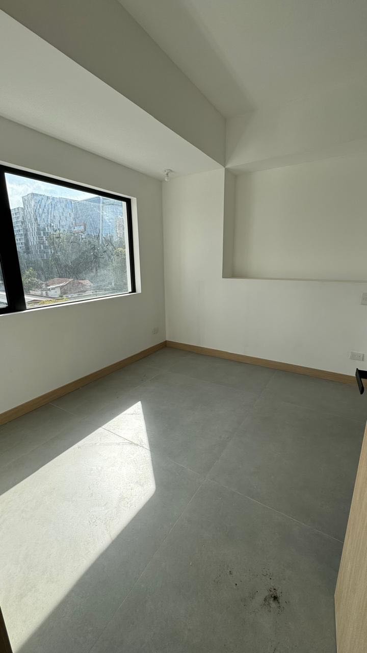 ALQUILER DE MODERNO Y CÉNTRICO APARTAMENTO – BONA 10, ZONA 10 - Image 5