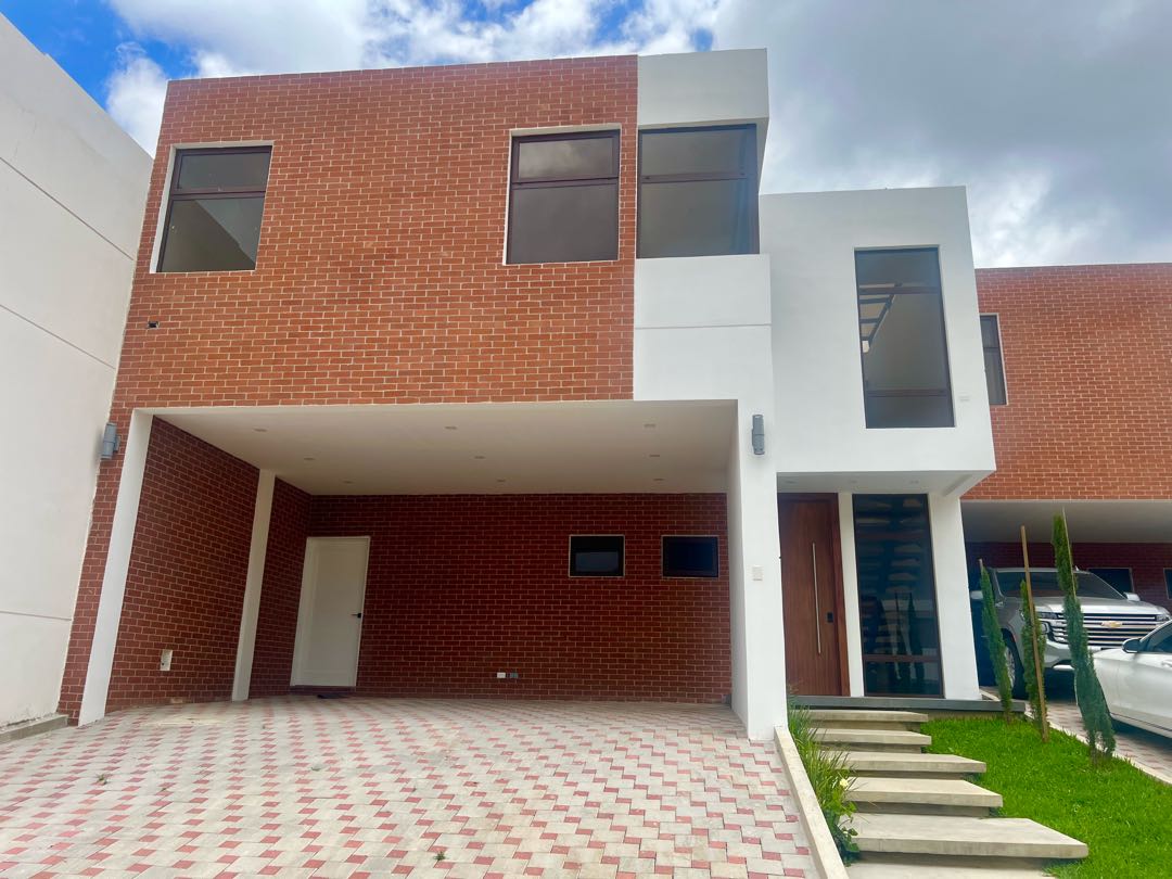 HERMOSA CASA EN VENTA EN KM 16.5 CAES, VILLAS DE ALCALÁ - Image 1