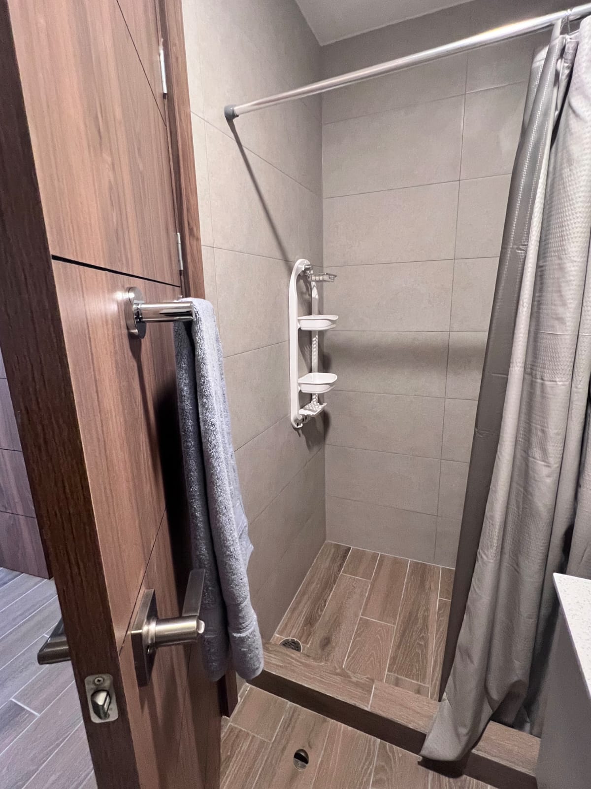 ALQUILER DE APARTAMENTO AMUEBLADO – PARQUE 14, ZONA 14 - Image 4