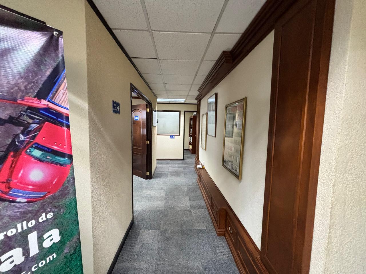 VENTA DE CÉNTRICA OFICINA 168MT2 – CENTRO EMPRESARIAL, ZONA 10 - Image 2