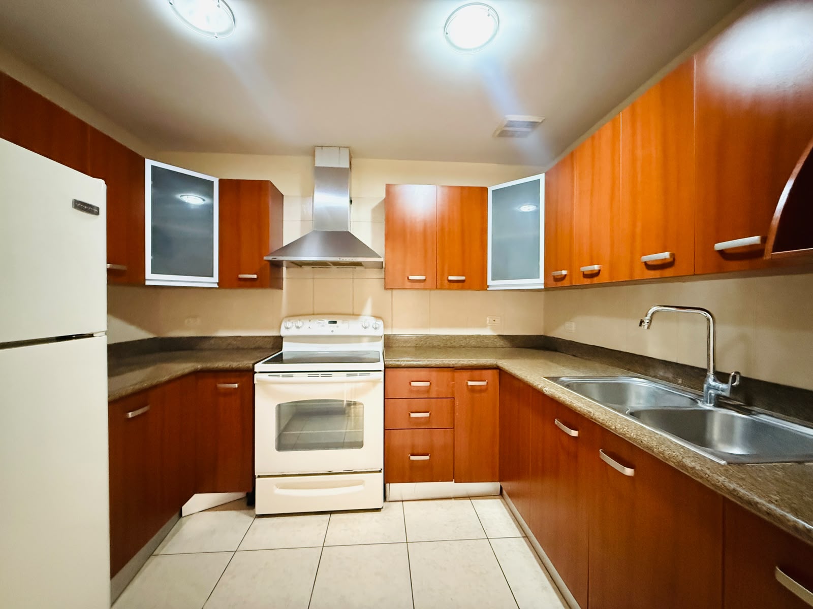 ALQUILER DE CÉNTRICO APARTAMENTO – JARDINES DEL ACUEDUCTO, ZONA 10 - Image 2