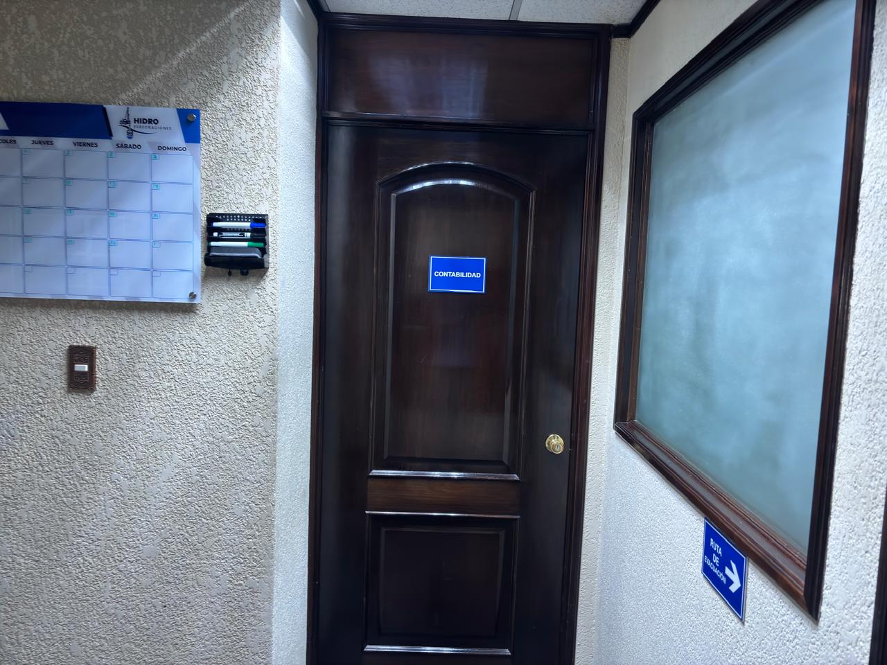 VENTA DE CÉNTRICA OFICINA 168MT2 – CENTRO EMPRESARIAL, ZONA 10 - Image 3