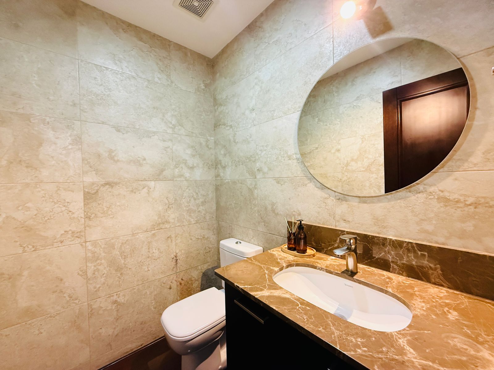 VENTA DE AMPLIO APARTAMENTO – SAN PATRICIO, ZONA 14 - Image 3