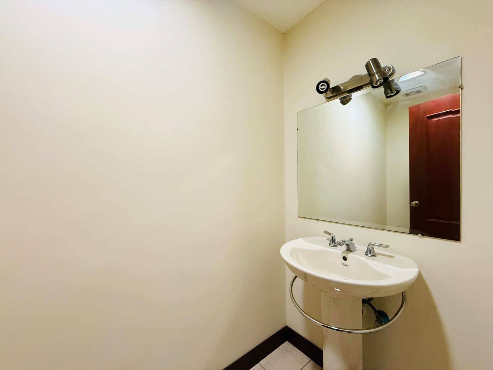 ALQUILER DE CÉNTRICO APARTAMENTO – JARDINES DEL ACUEDUCTO, ZONA 10 - Image 3