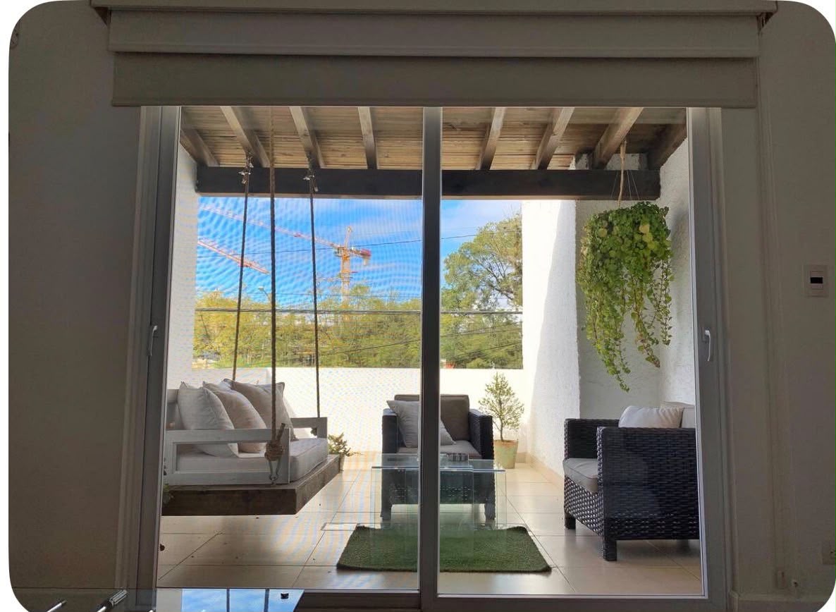 ALQUILER DE HERMOSA CASA AMUEBLADA – ZONA 13 - Image 2