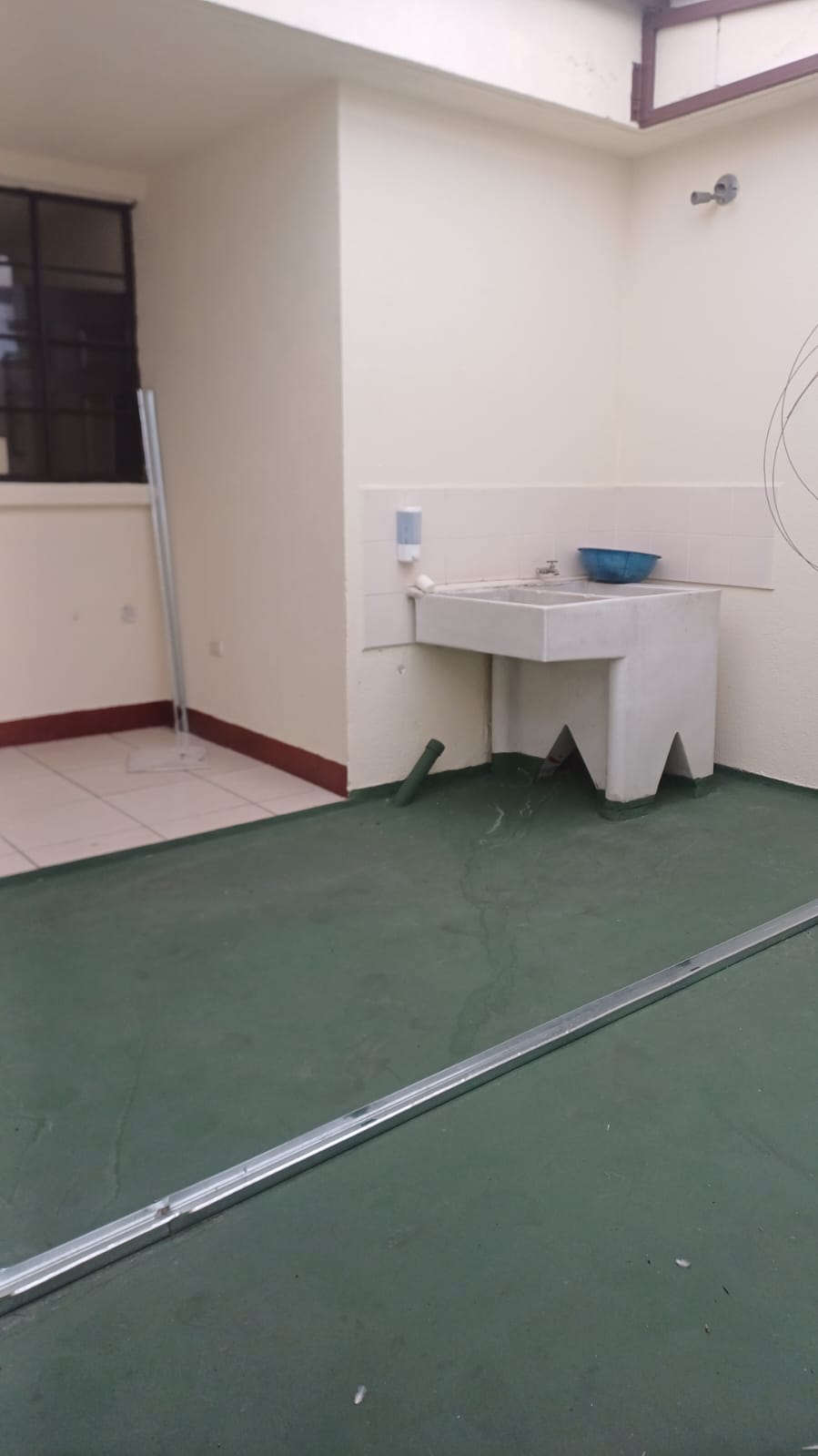 ALQUILER DE CÉNTRICA CASA PARA VIVIENDA U OFICINAS – ZONA 10 - Miniatura 6