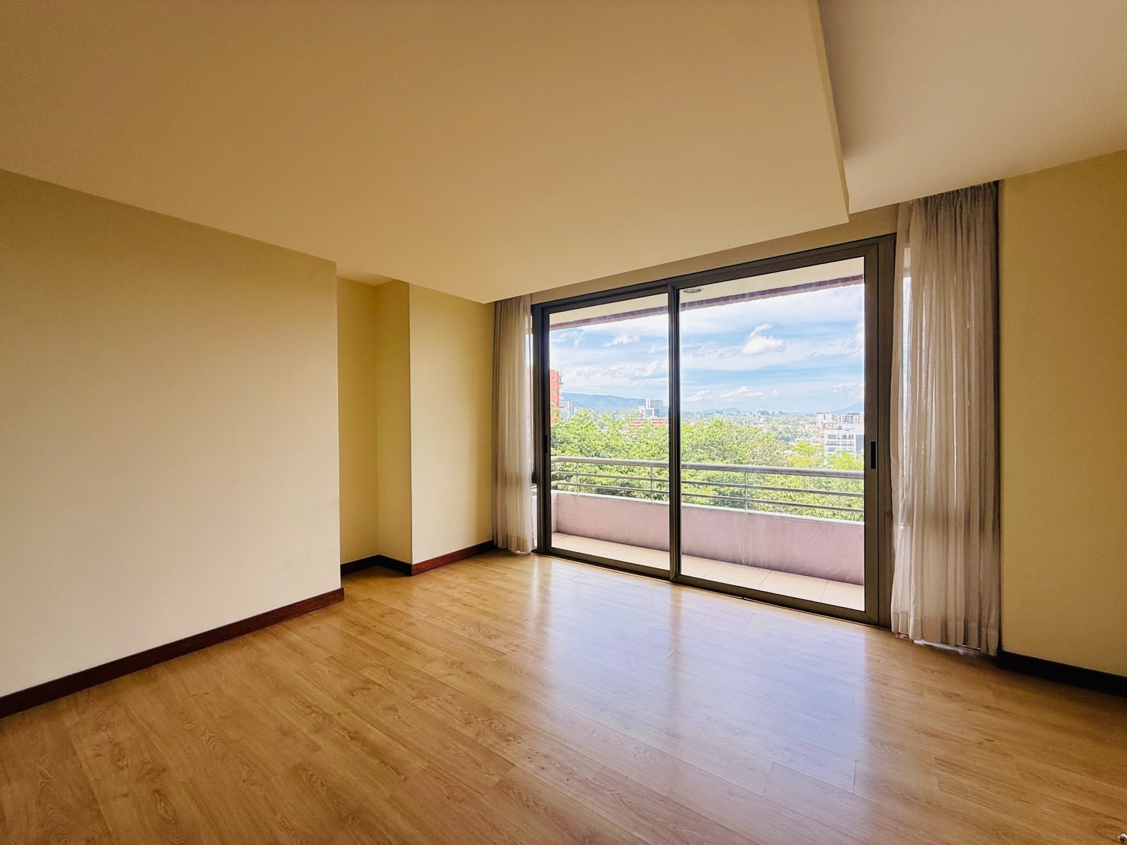 ALQUILER DE CÉNTRICO APARTAMENTO – JARDINES DEL ACUEDUCTO, ZONA 10 - Image 4