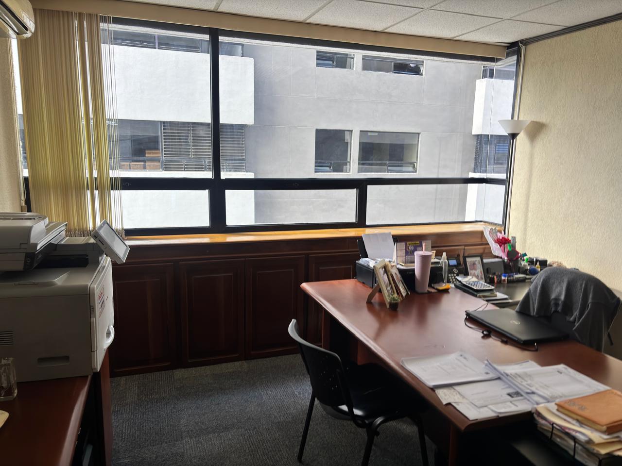 VENTA DE CÉNTRICA OFICINA 168MT2 – CENTRO EMPRESARIAL, ZONA 10 - Image 5