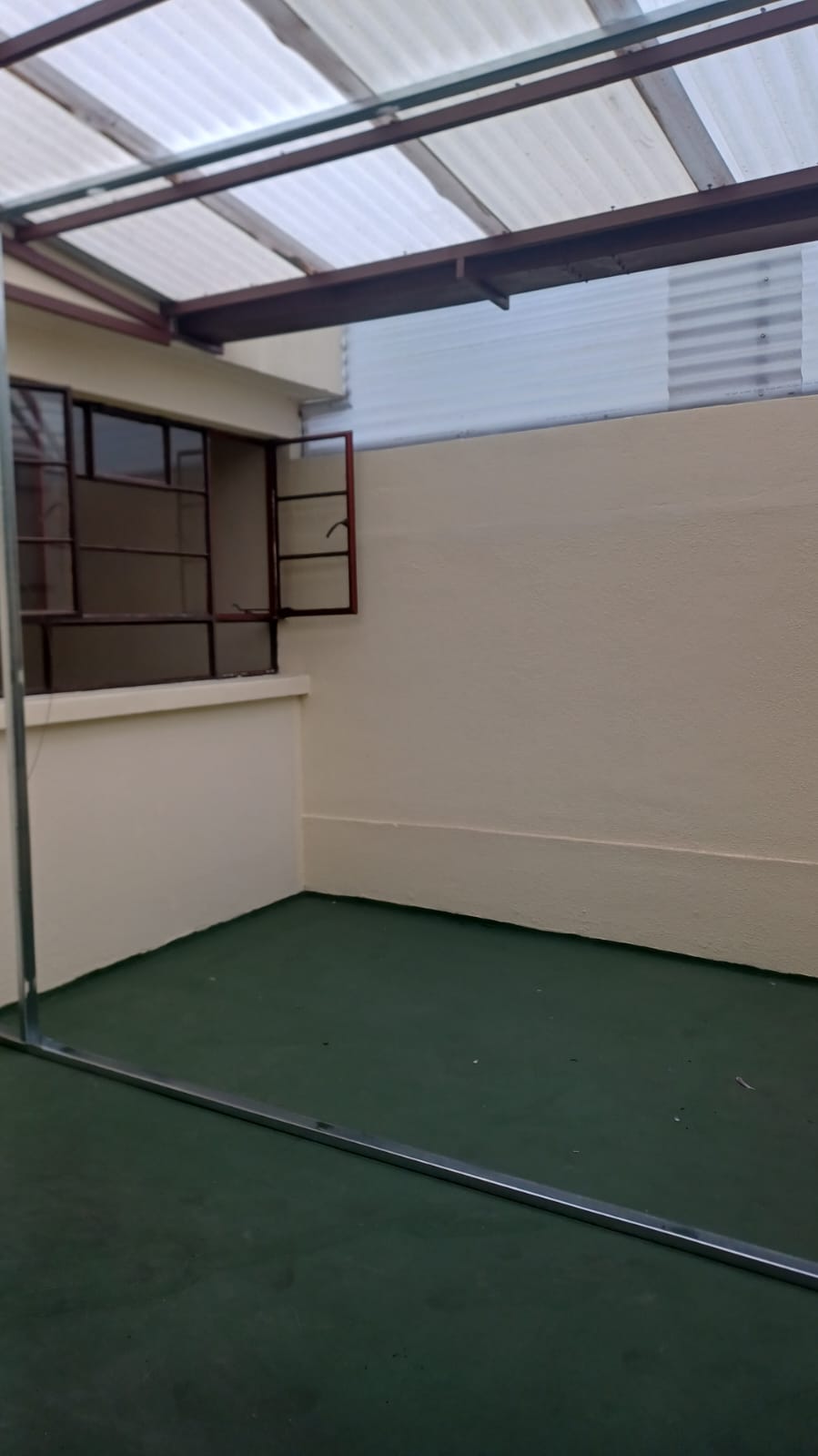 ALQUILER DE CÉNTRICA CASA PARA VIVIENDA U OFICINAS – ZONA 10 - Miniatura 7