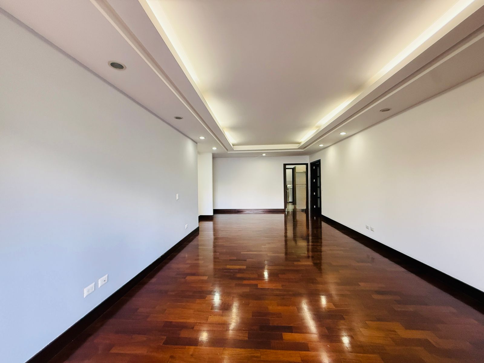 VENTA DE AMPLIO APARTAMENTO – SAN PATRICIO, ZONA 14 - Image 5