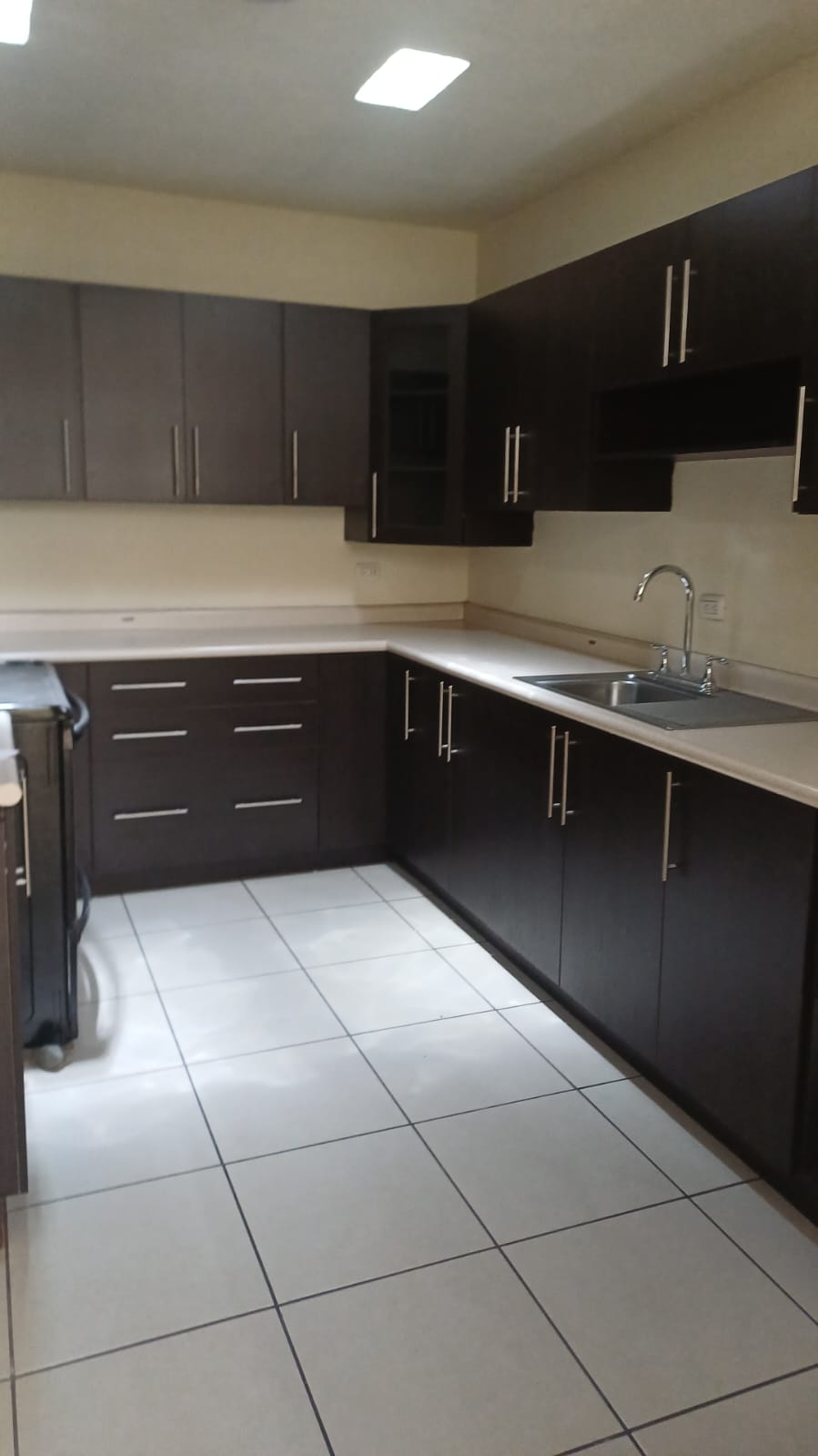 ALQUILER DE CÉNTRICA CASA PARA VIVIENDA U OFICINAS – ZONA 10 - Miniatura 8