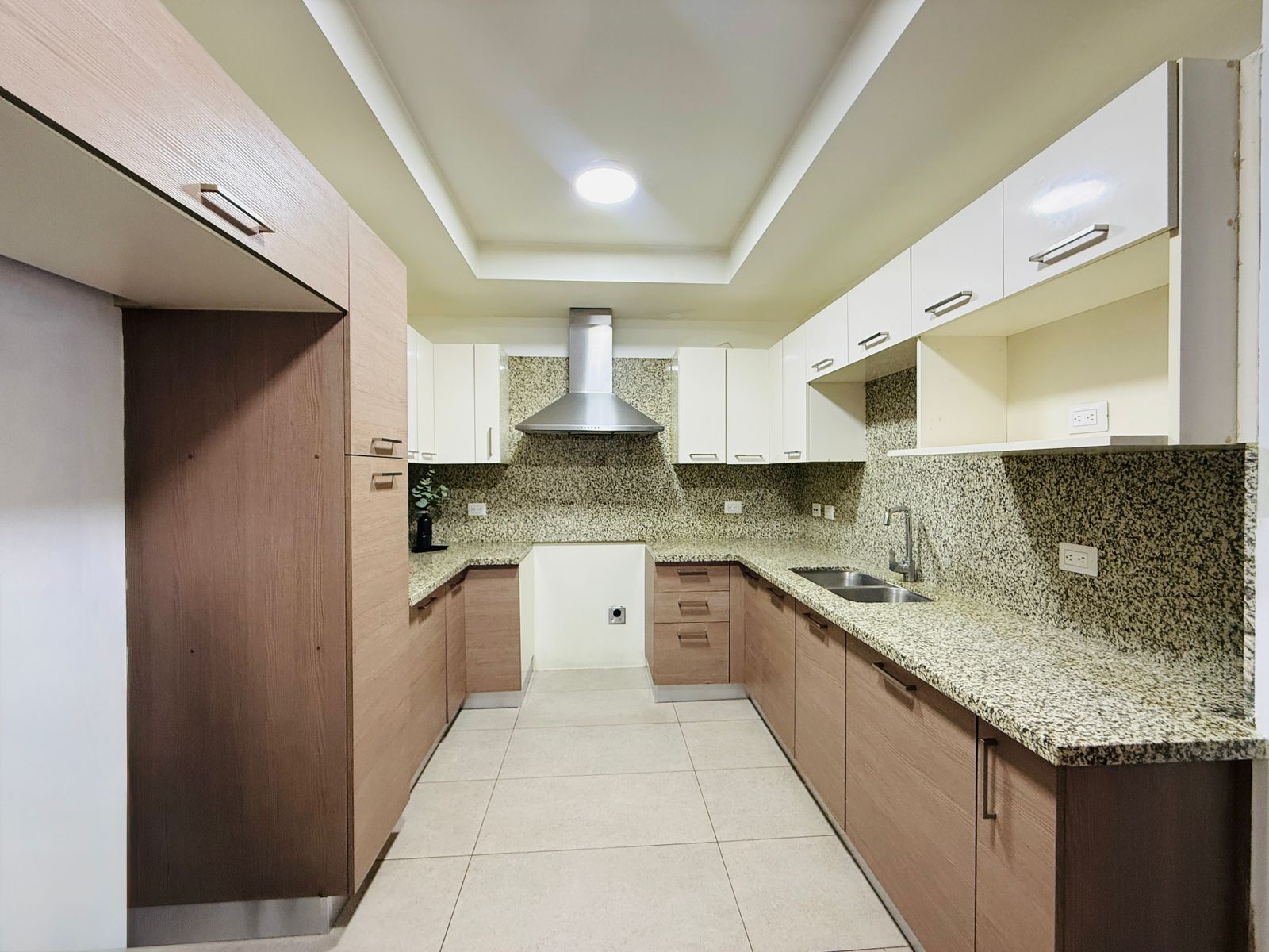 VENTA DE AMPLIO APARTAMENTO – SAN PATRICIO, ZONA 14 - Miniatura 6