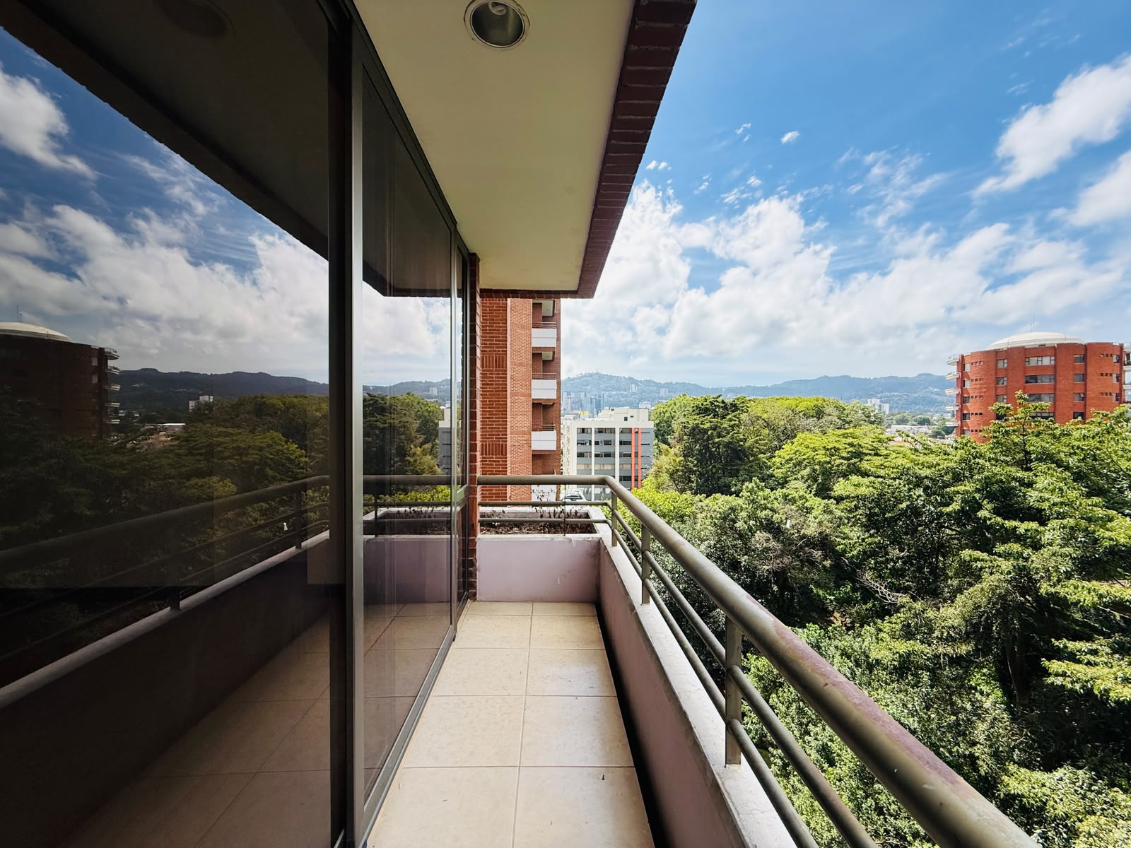ALQUILER DE CÉNTRICO APARTAMENTO – JARDINES DEL ACUEDUCTO, ZONA 10 - Miniatura 6