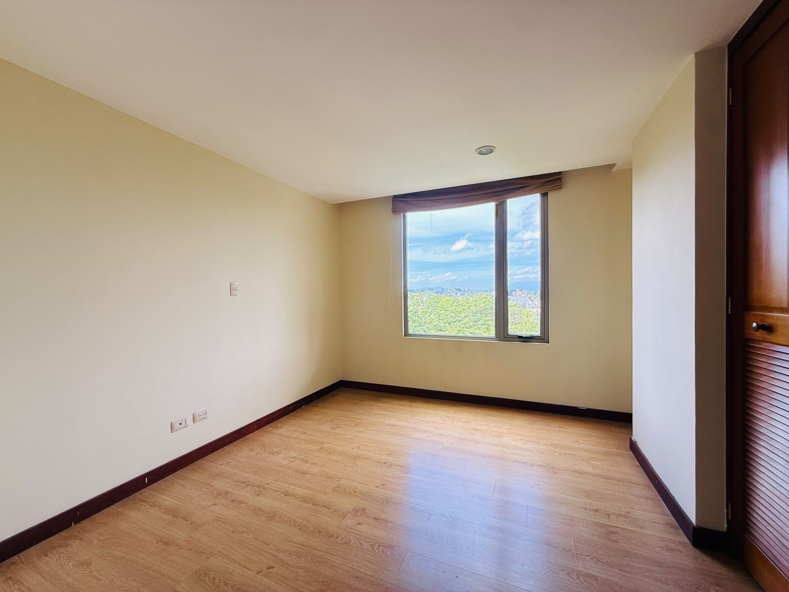 ALQUILER DE CÉNTRICO APARTAMENTO – JARDINES DEL ACUEDUCTO, ZONA 10 - Miniatura 7