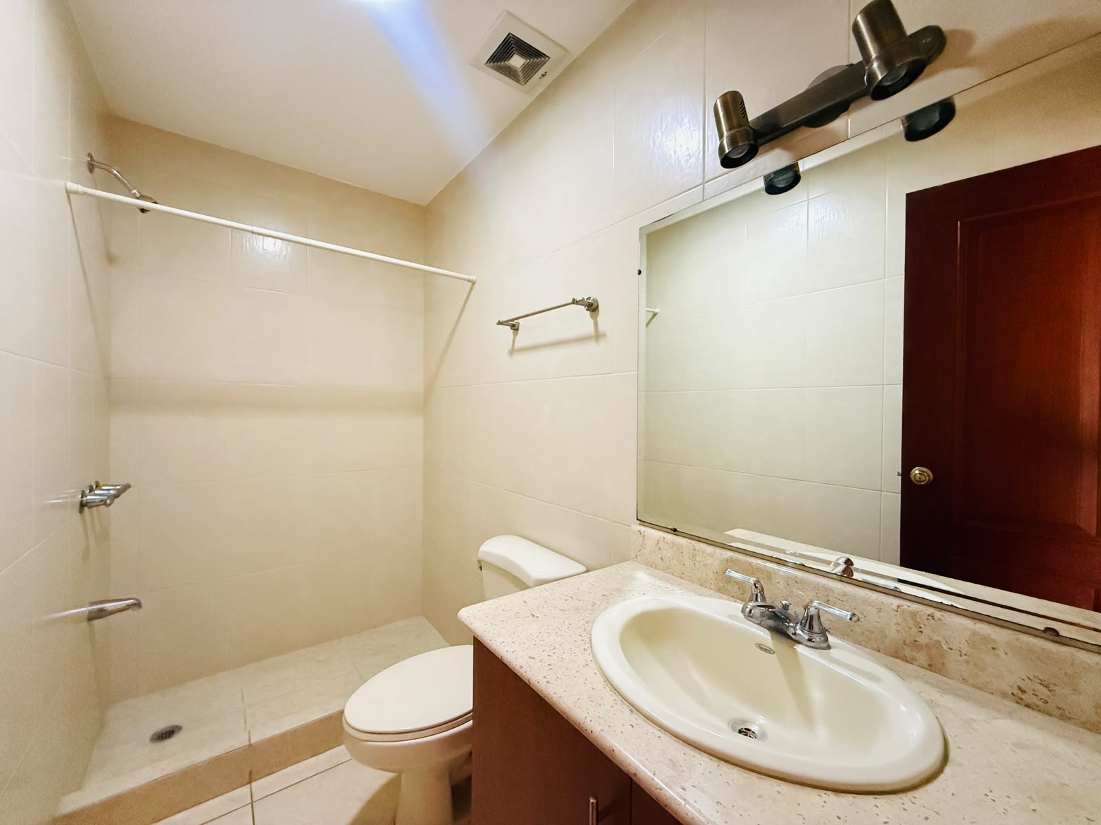 ALQUILER DE CÉNTRICO APARTAMENTO – JARDINES DEL ACUEDUCTO, ZONA 10 - Miniatura 8