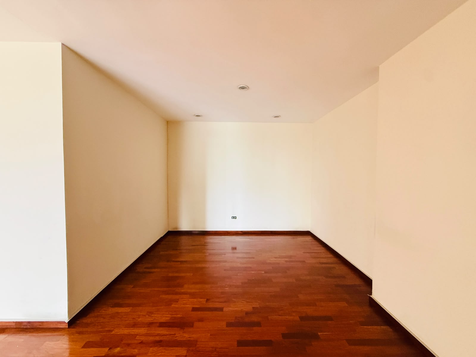 ALQUILER DE HERMOSO APARTAMENTO – COBIRA, ZONA 13 - Image 5