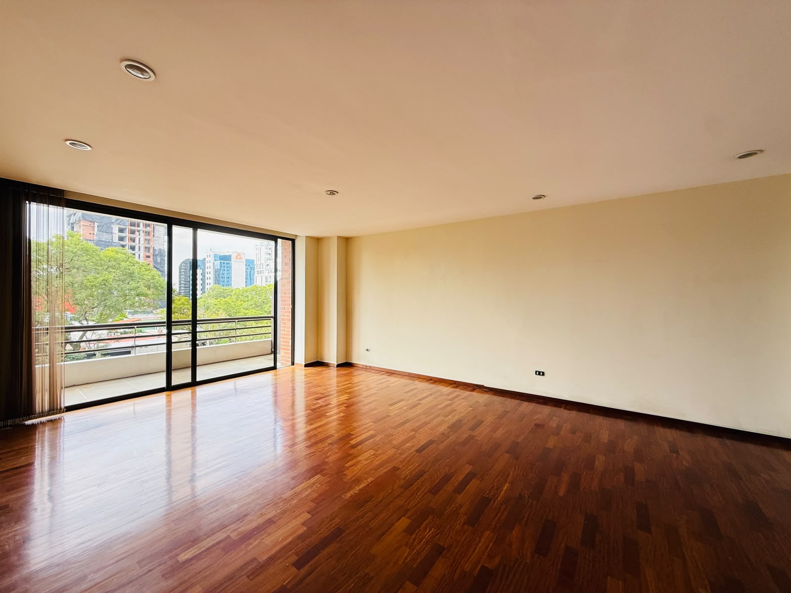 ALQUILER DE HERMOSO APARTAMENTO – COBIRA, ZONA 13 - Miniatura 6