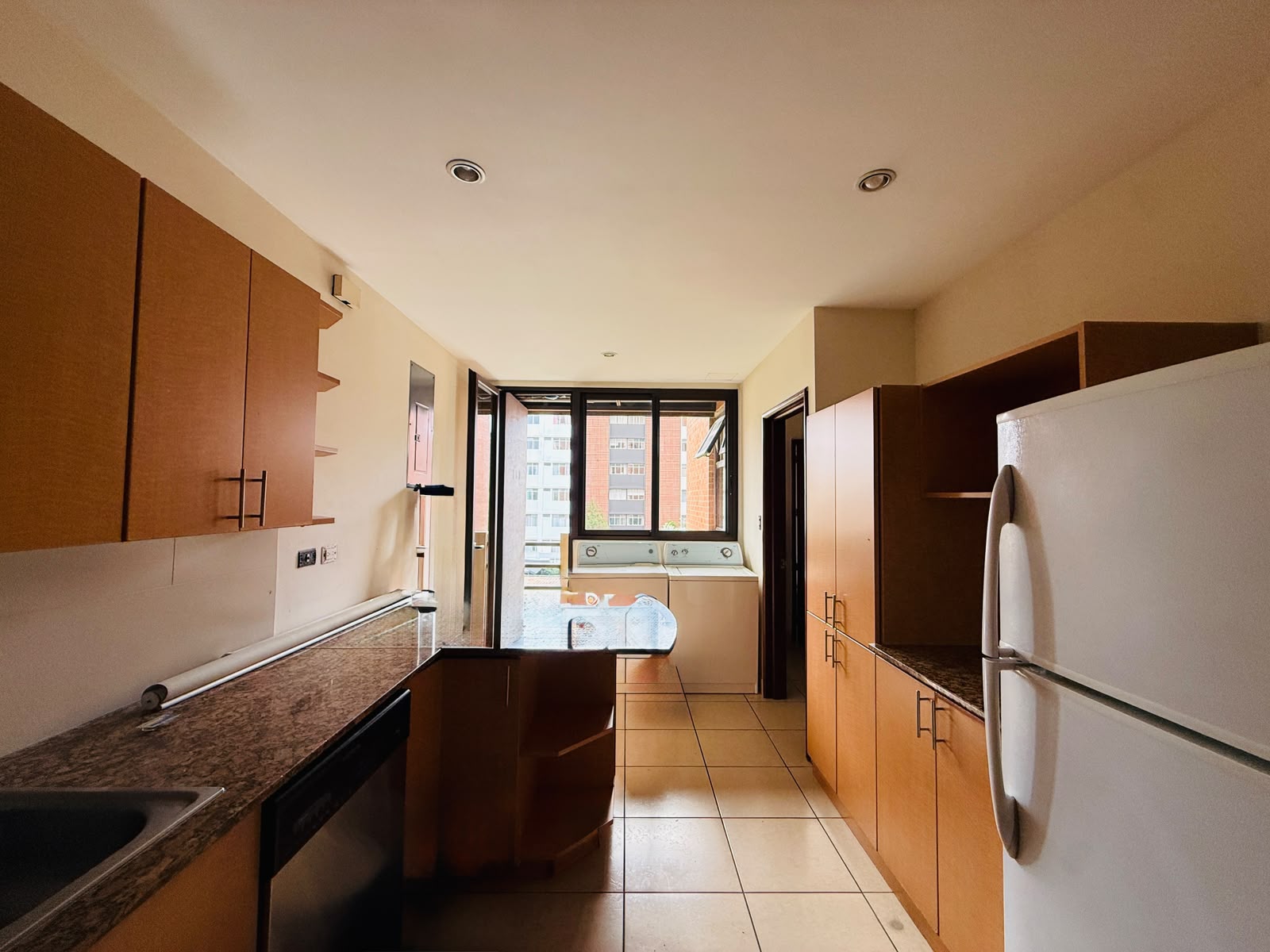 ALQUILER DE HERMOSO APARTAMENTO – COBIRA, ZONA 13 - Miniatura 7