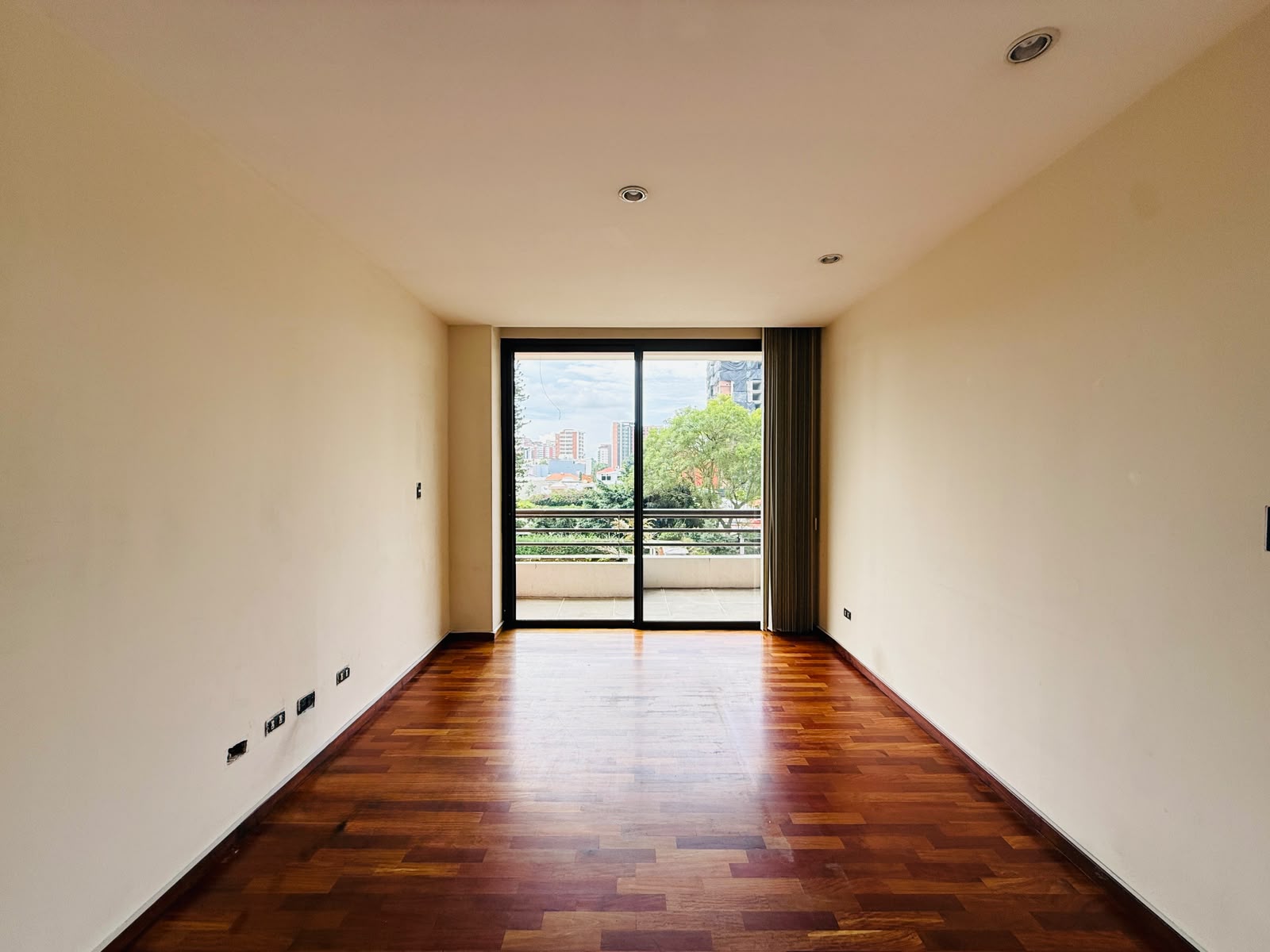 ALQUILER DE HERMOSO APARTAMENTO – COBIRA, ZONA 13 - Miniatura 8